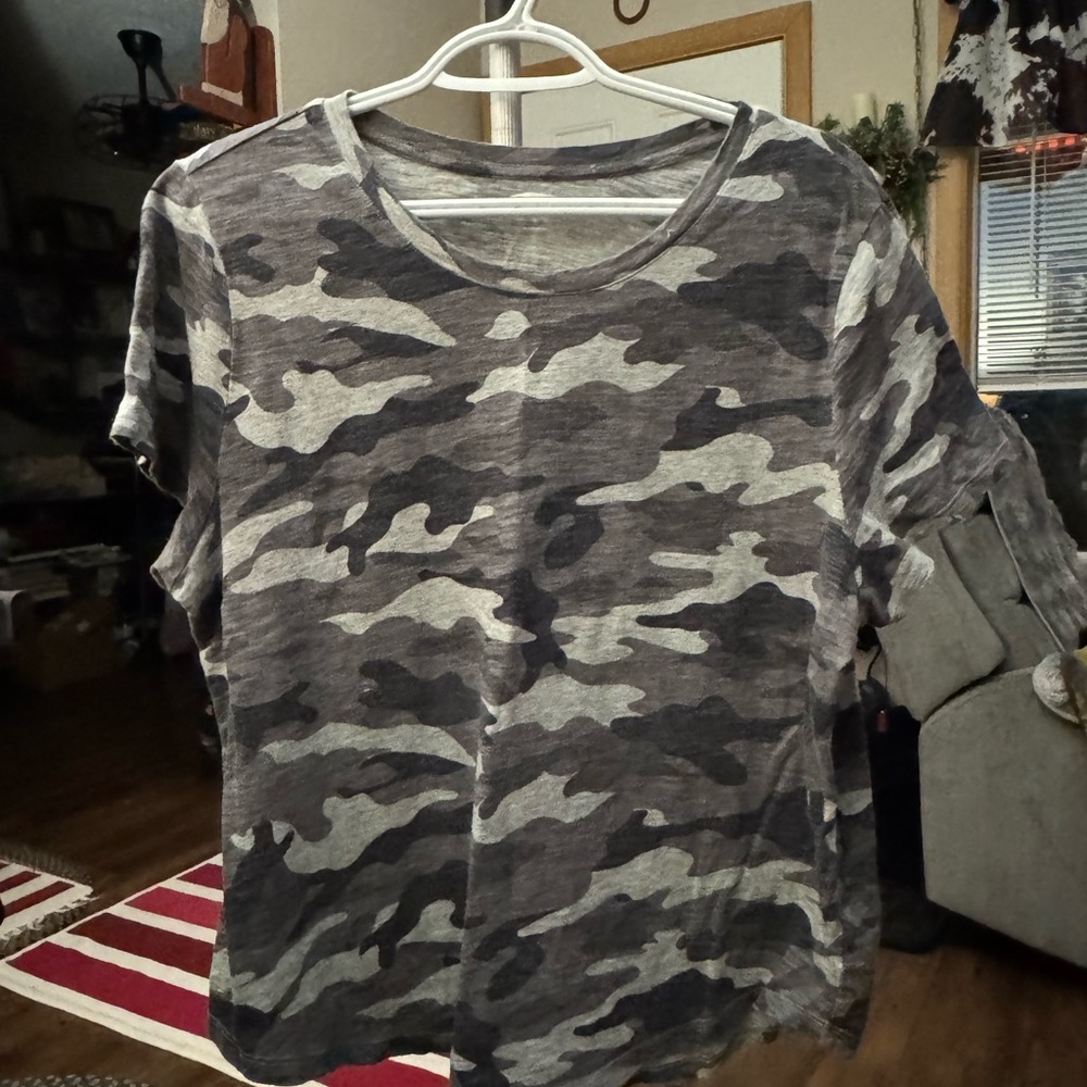 Old Navy Camouflage Short Sleeve Tee